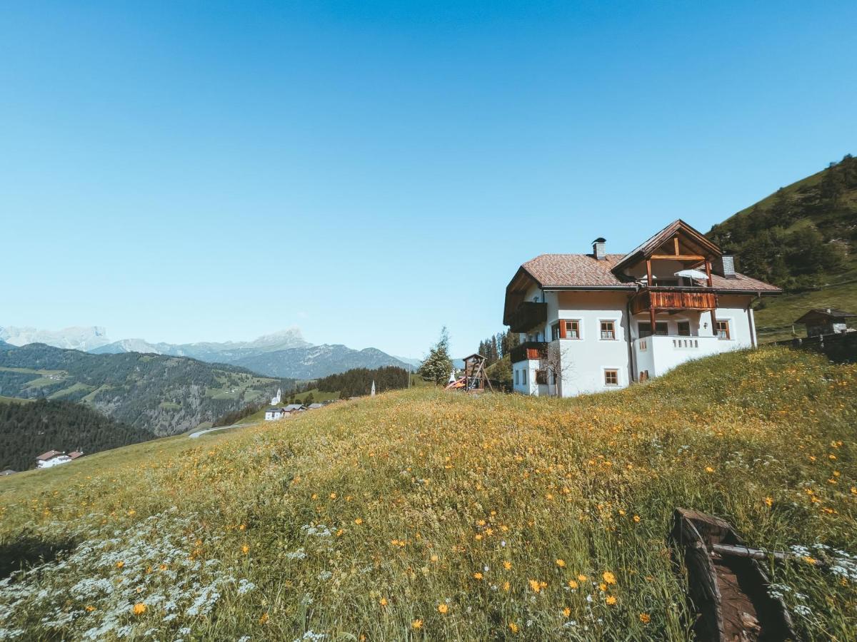 Apartment Fedares La Valle Luaran gambar